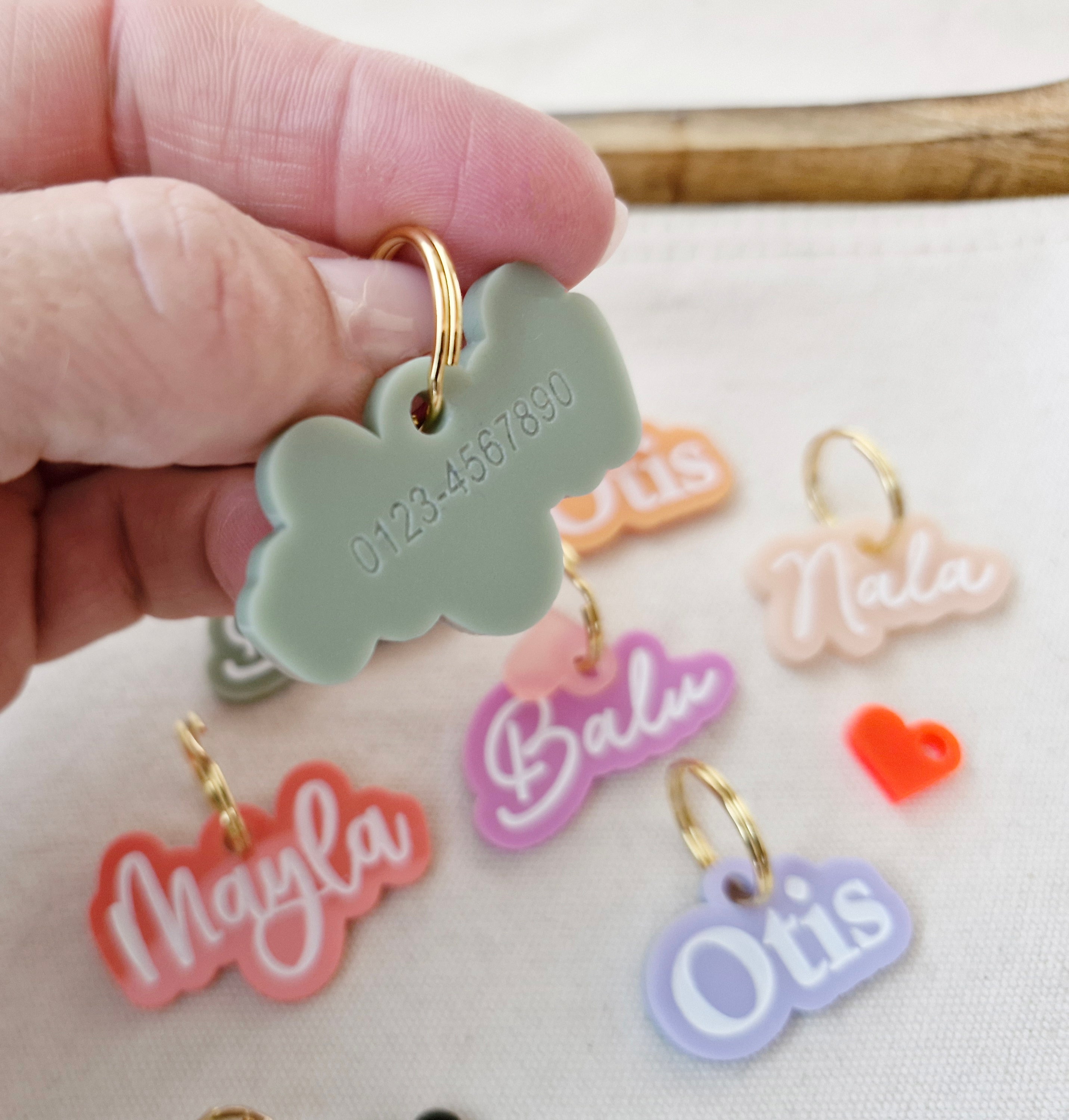 Personalisierte Acryl-Hundemarke - Name-Shape